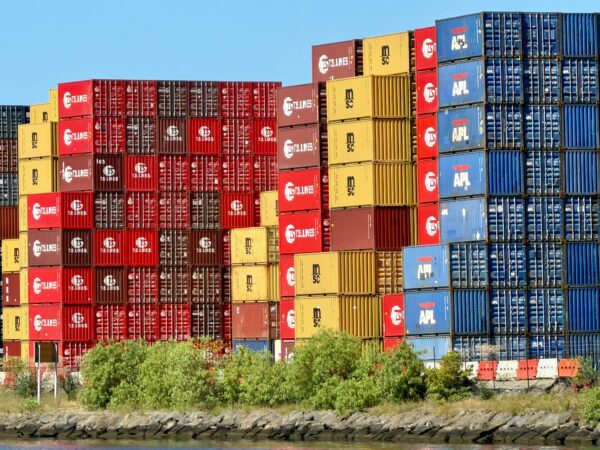 Sandėliavimas pavojingiems kroviniams: saugumo standartai